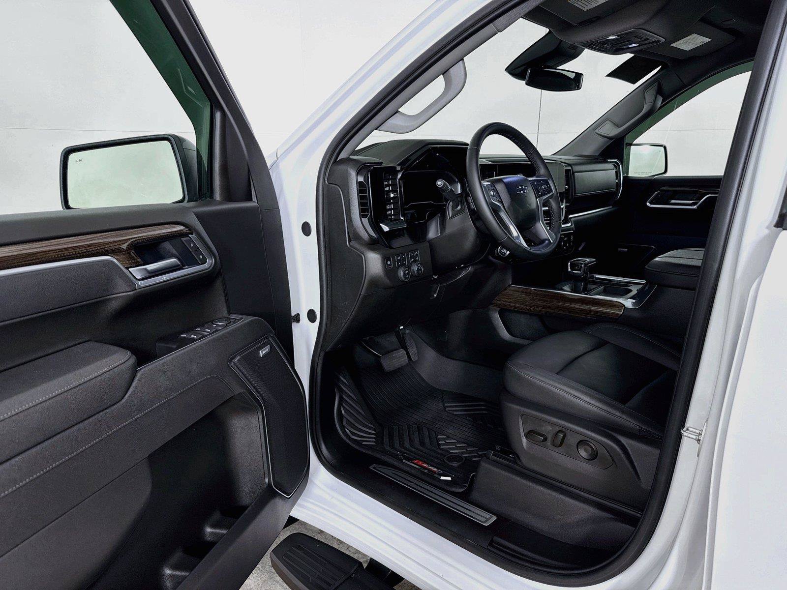 Used 2025 Chevrolet Silverado 1500 RST w/ RST All Star Premium Package AWD/4WD image 3