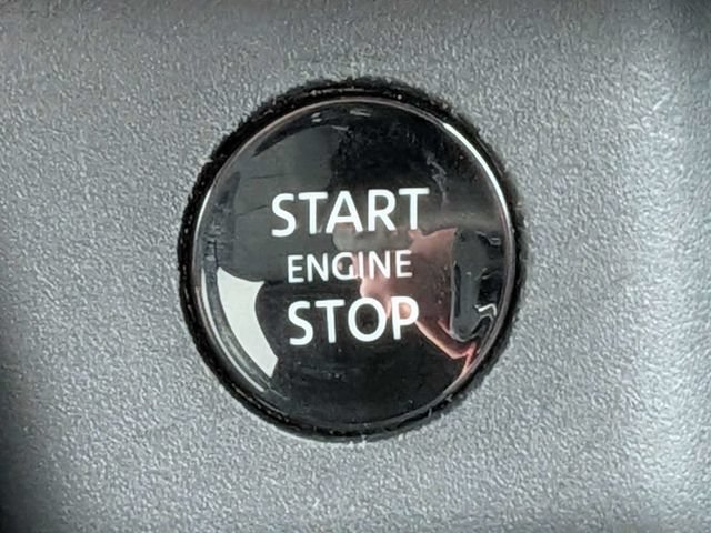 Used 2025 Nissan Rogue SV FWD image 30