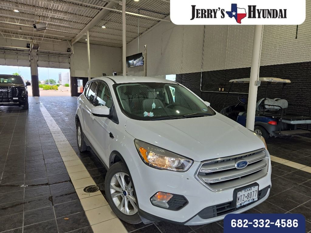Used 2019 Ford Escape SE FWD image 4