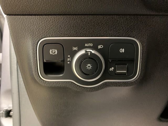 Used 2023 Mercedes-Benz EQB 300 4MATIC image 19