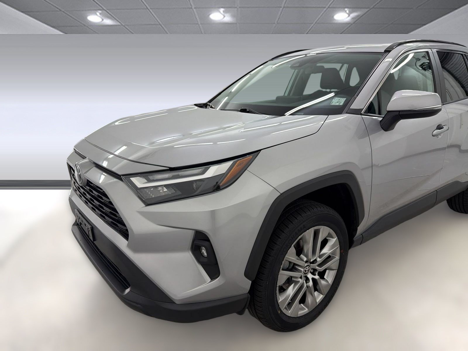 Used 2023 Toyota RAV4 XLE Premium AWD/4WD image 29