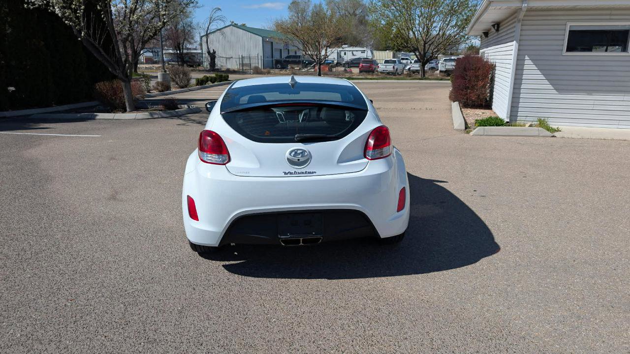 Used 2016 Hyundai Veloster FWD image 4
