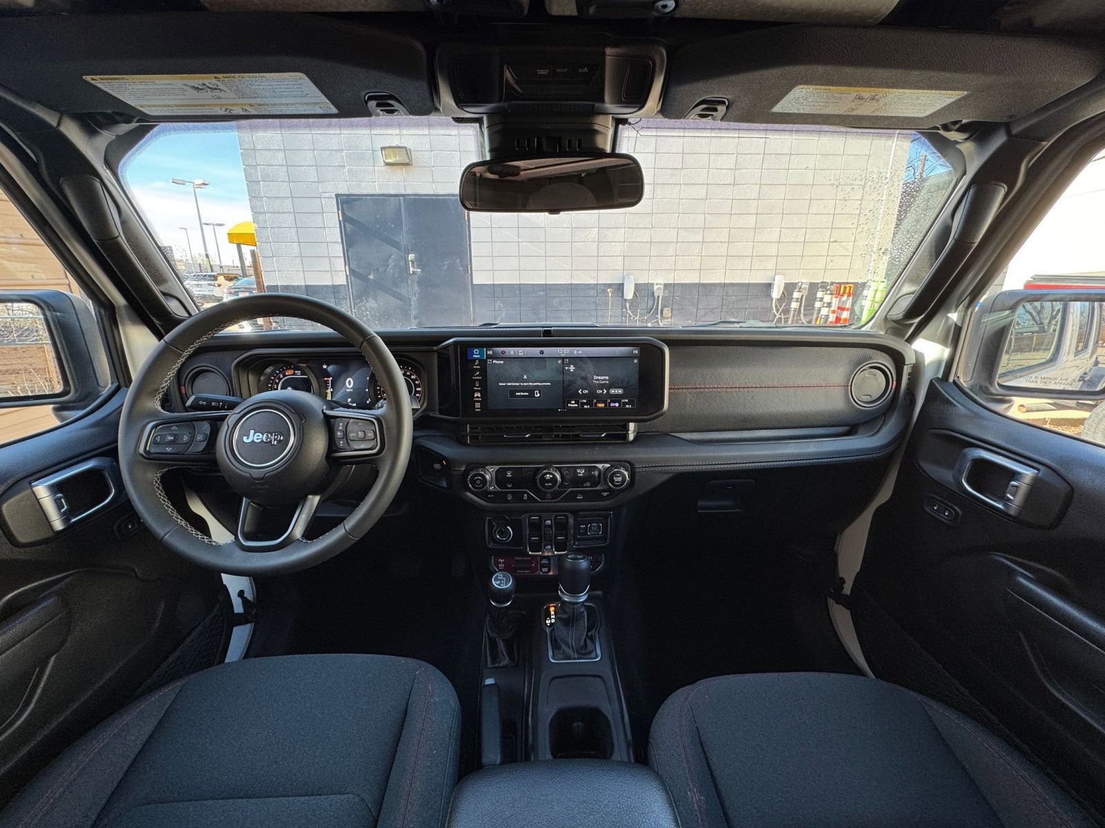 Used 2025 Jeep Wrangler Unlimited Rubicon image 32