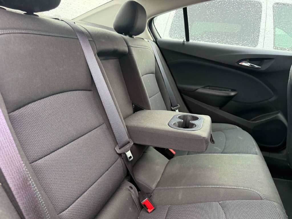 Used 2017 Chevrolet Cruze LT FWD image 11