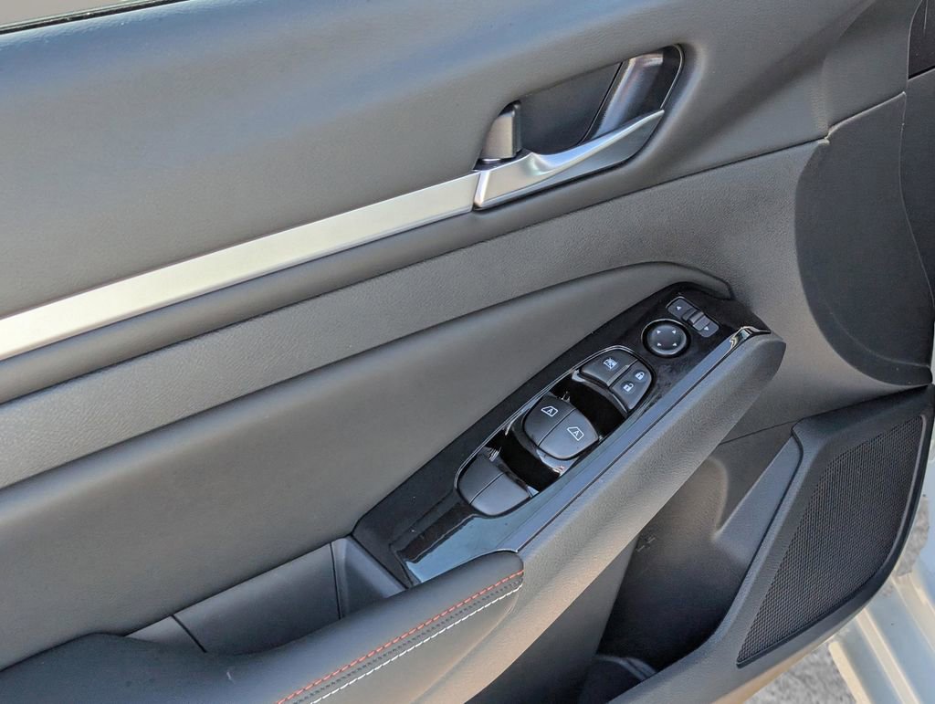 New 2025 Nissan Altima 2.5 SR w/ SR Premium Package image 15
