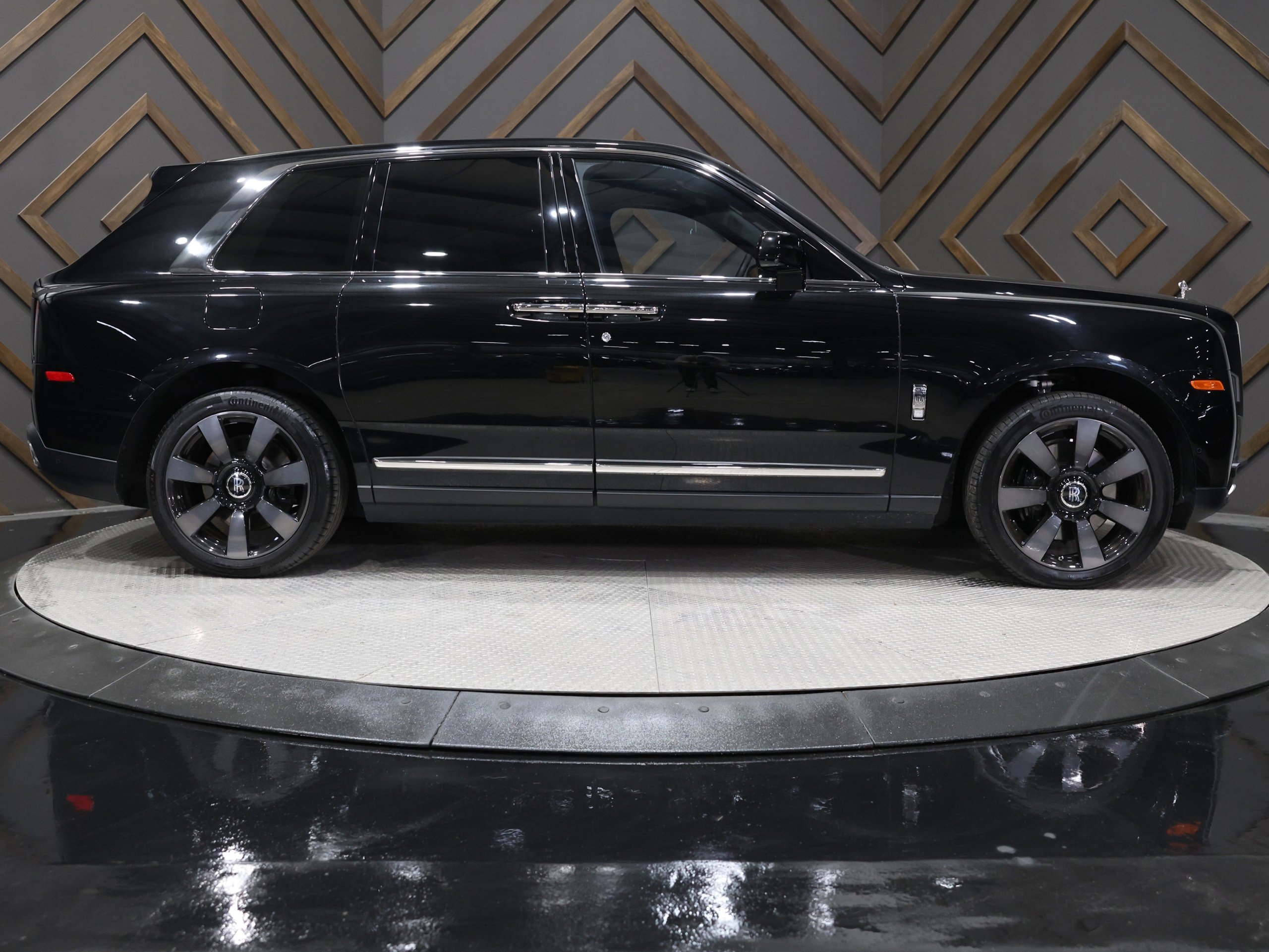 Used 2019 Rolls-Royce Cullinan image 52