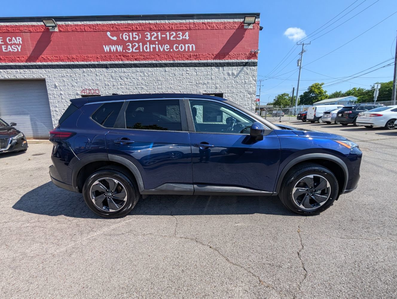 Used 2024 Nissan Rogue SV image 5