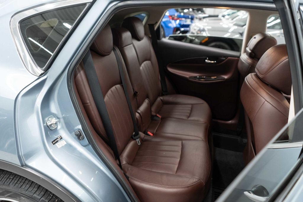 Used 2017 INFINITI QX50 2WD w/ Deluxe Touring Package image 12