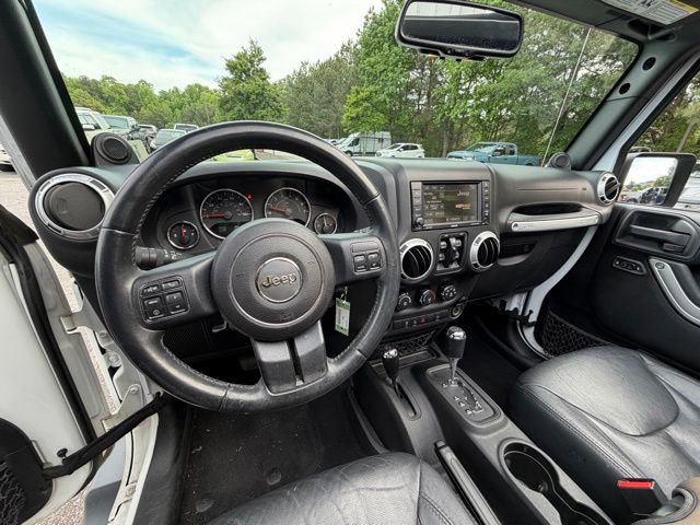 Used 2014 Jeep Wrangler Unlimited Sahara w/ Connectivity Group AWD/4WD image 8
