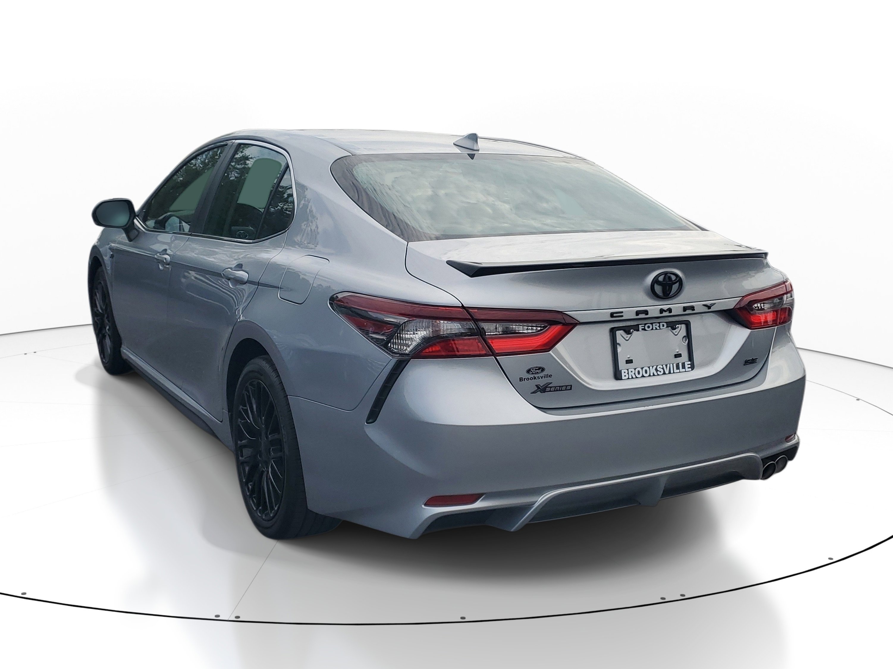 Used 2024 Toyota Camry SE FWD image 4