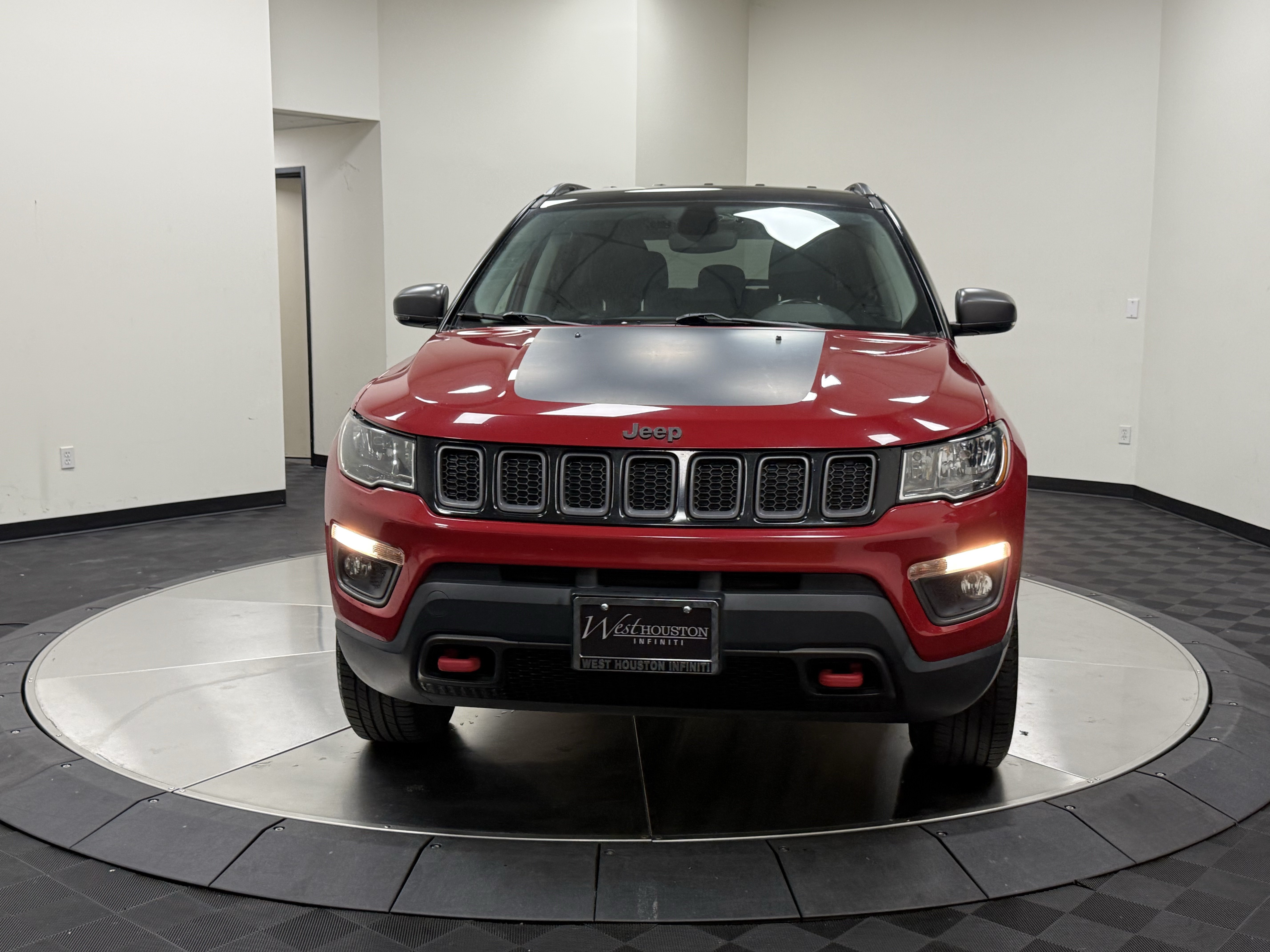 Used 2019 Jeep Compass Trailhawk AWD/4WD image 2