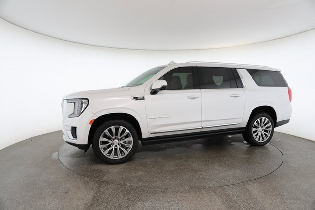 Used 2023 GMC Yukon XL Denali image 4