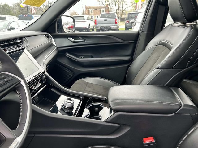 Used 2023 Jeep Grand Cherokee L Laredo AWD/4WD image 26
