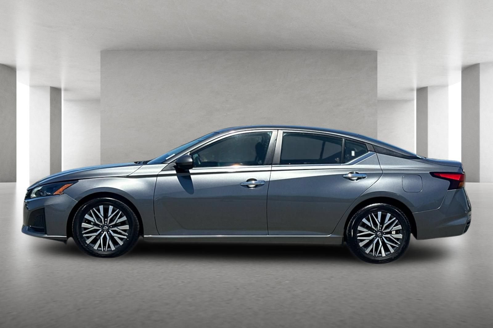 Used 2023 Nissan Altima 2.5 SV FWD image 7