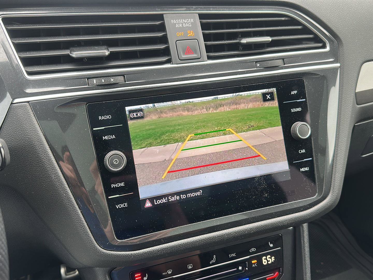 Used 2022 Volkswagen Tiguan SE R-Line image 17