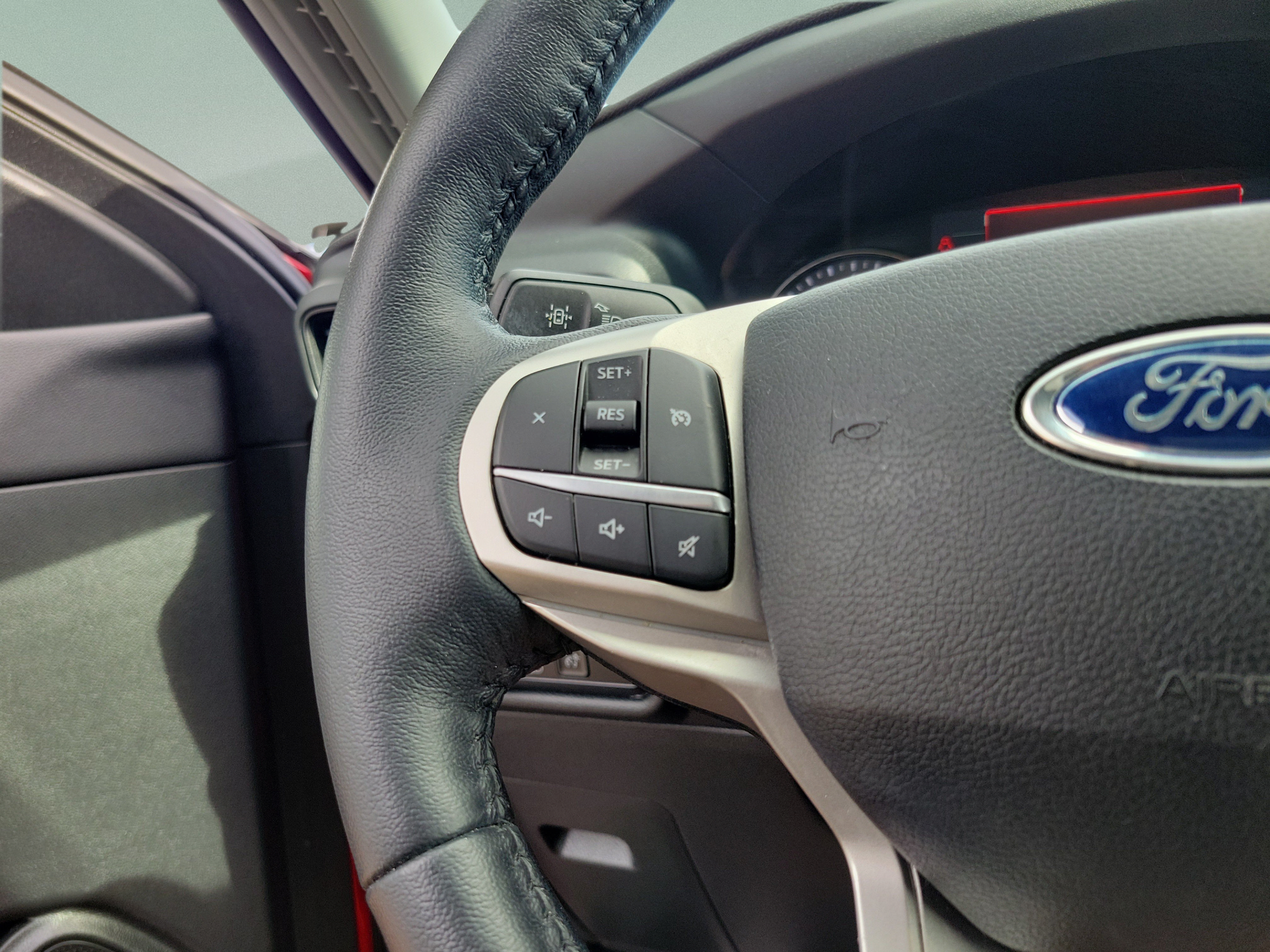 Certified 2020 Ford Explorer XLT RWD image 21