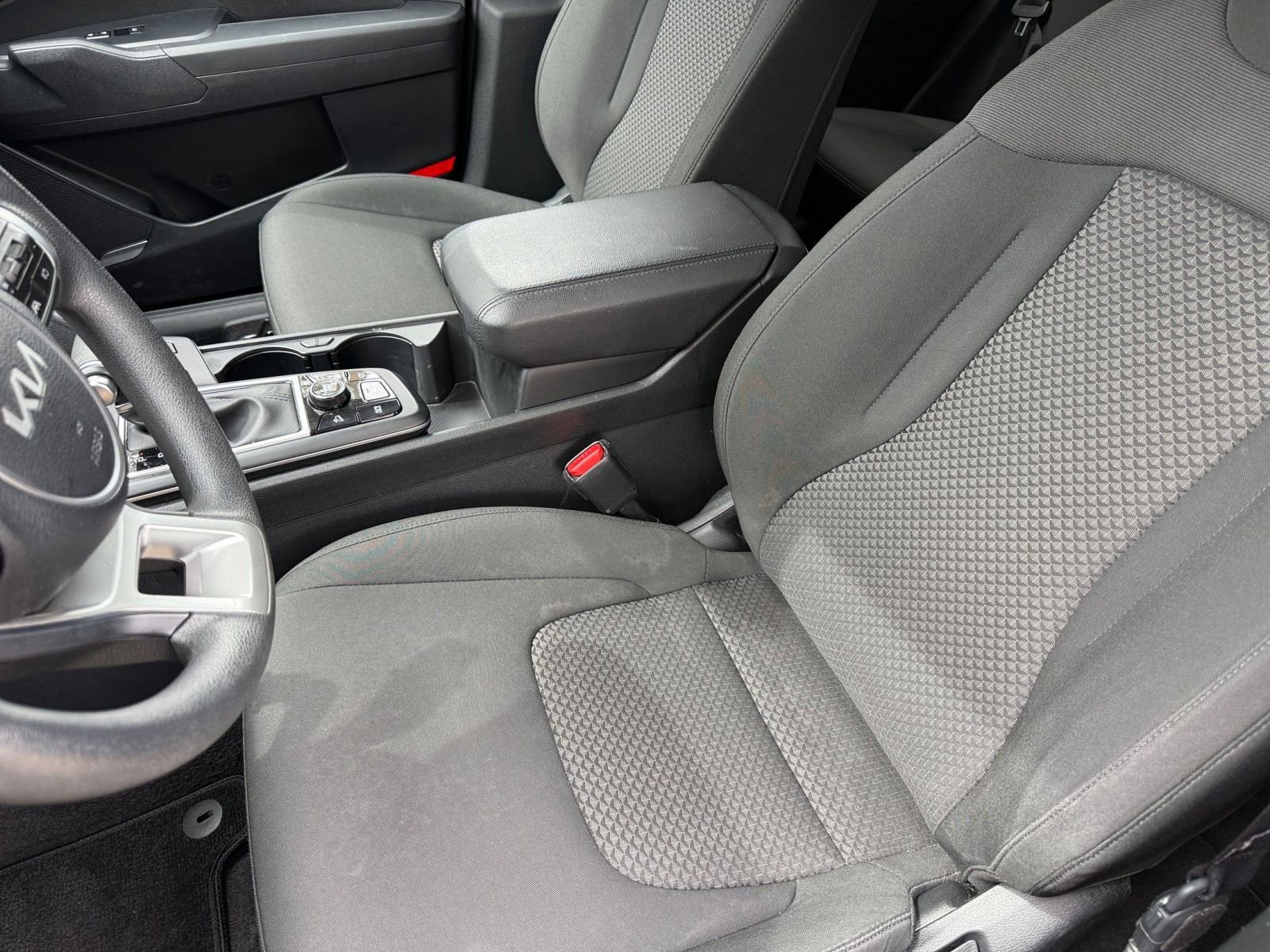 Used 2025 Kia Sportage LX image 36