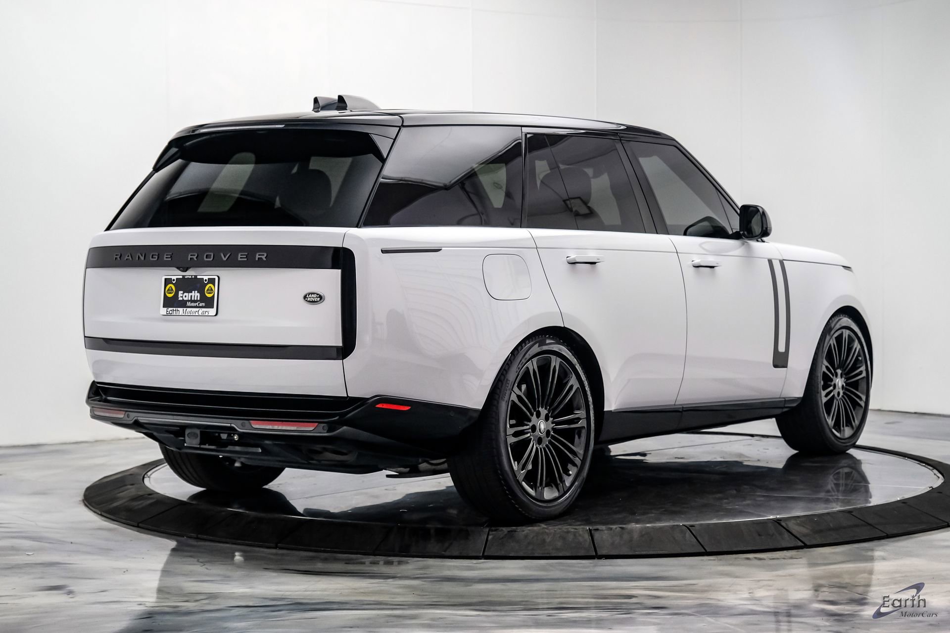 Used 2023 Land Rover Range Rover Autobiography AWD/4WD image 17