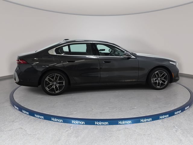 Used 2026 BMW 530i xDrive w/ Premium Package AWD/4WD image 4