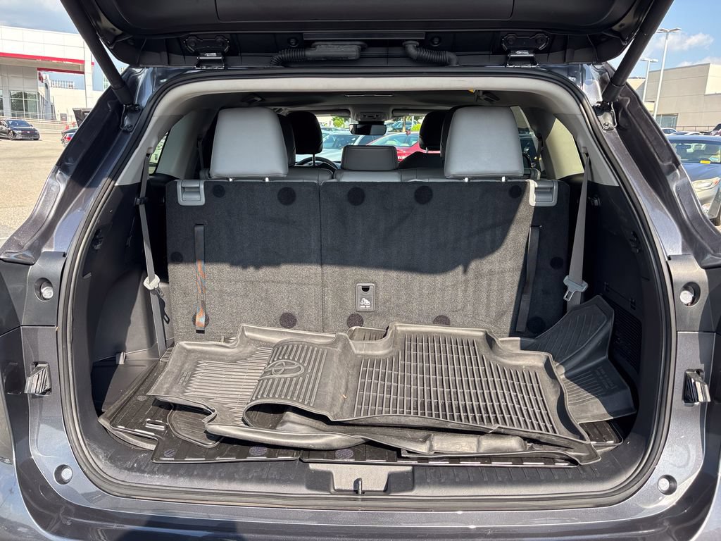 Certified 2024 Toyota Highlander XLE FWD image 50