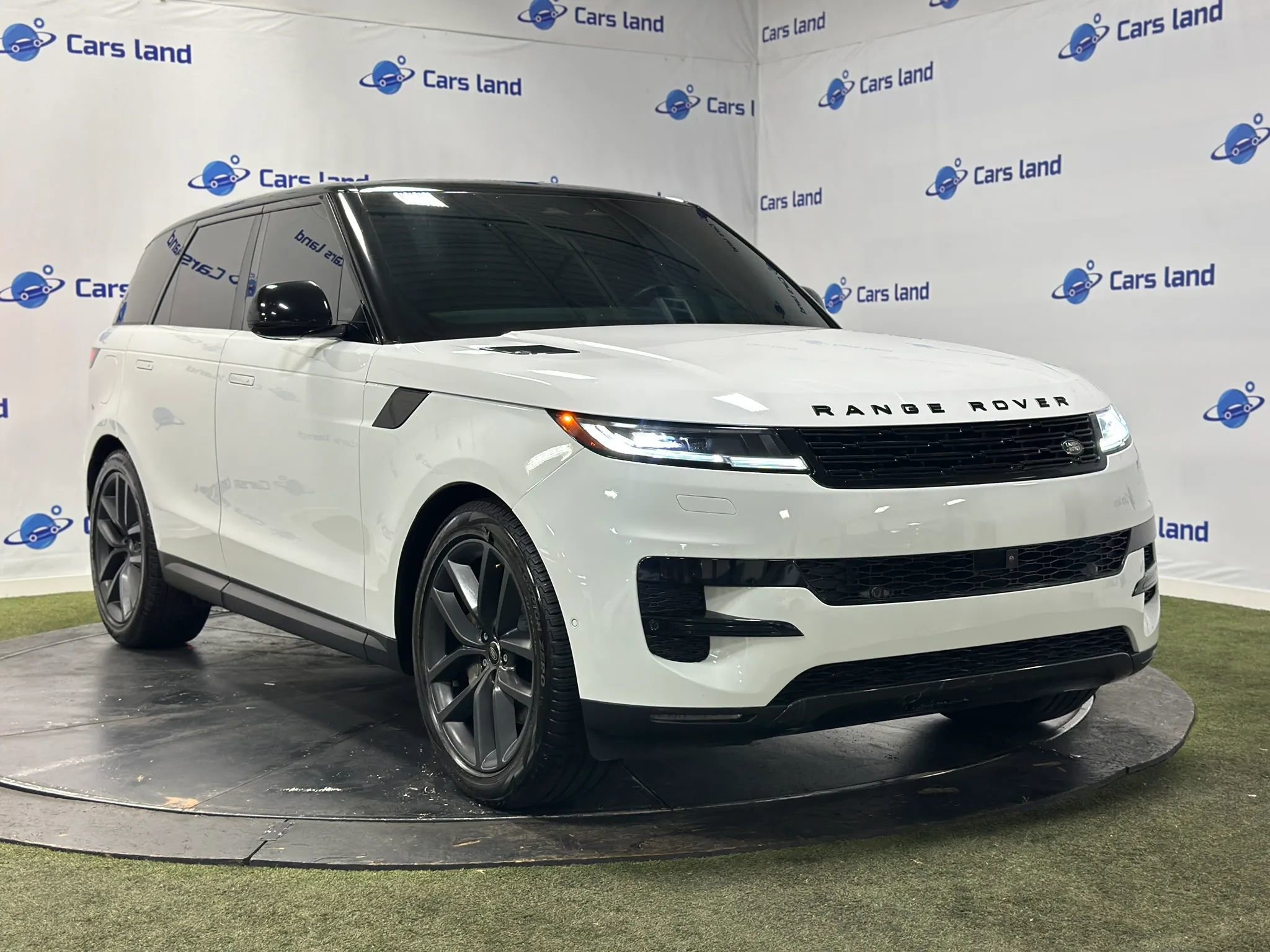 Used 2024 Land Rover Range Rover Sport SE image 1