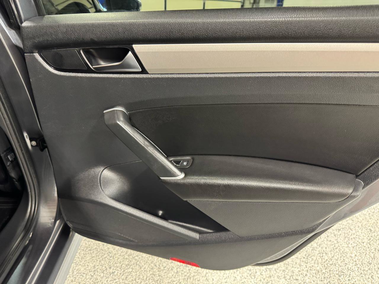 Used 2022 Volkswagen Passat 2.0T SE image 19