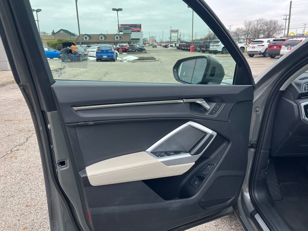 Used 2024 Audi Q3 2.0T Premium image 11