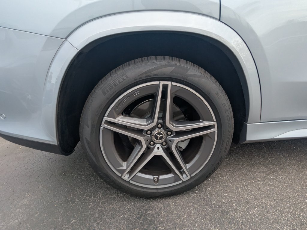 Used 2025 Mercedes-Benz GLS 450 4MATIC w/ AMG Line Exterior image 23