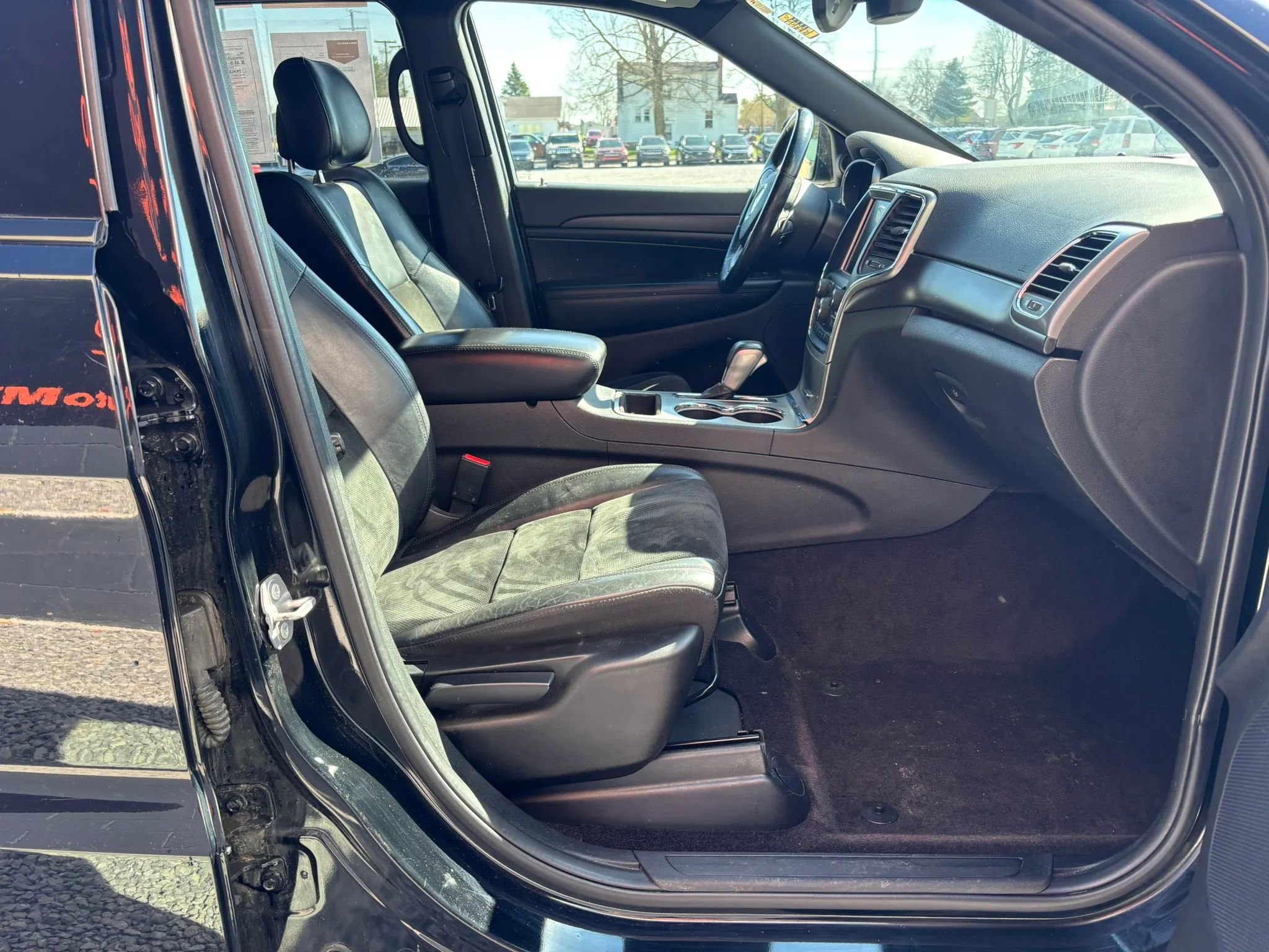 Used 2017 Jeep Grand Cherokee Altitude AWD/4WD image 16