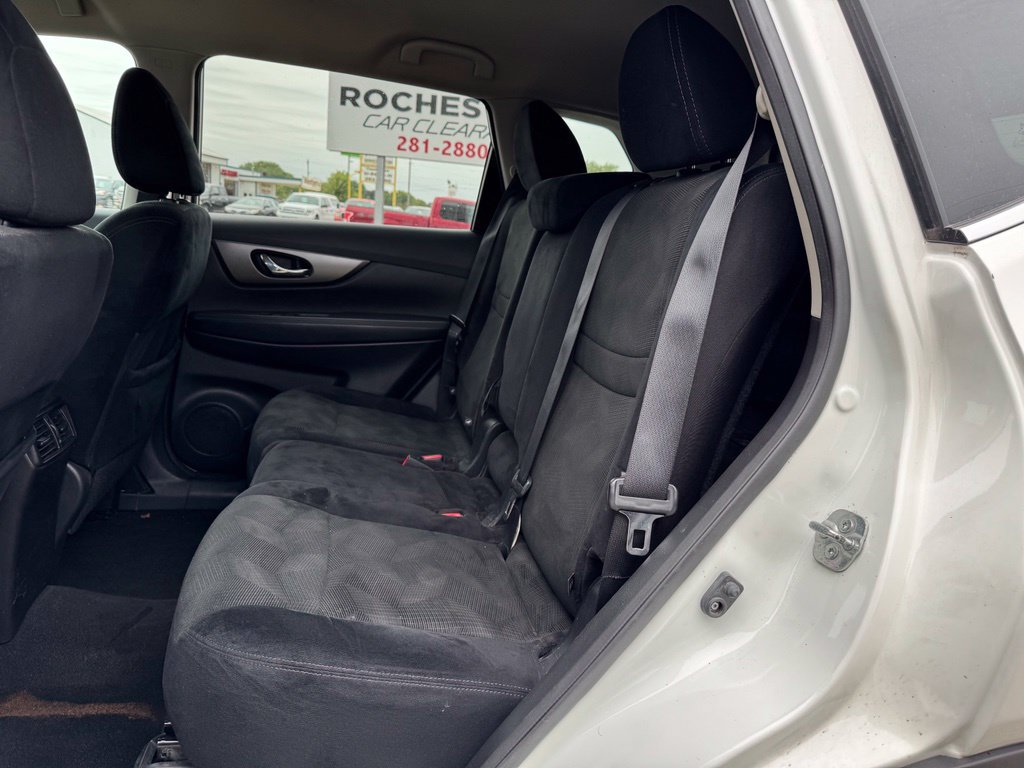 Used 2015 Nissan Rogue SV FWD image 8