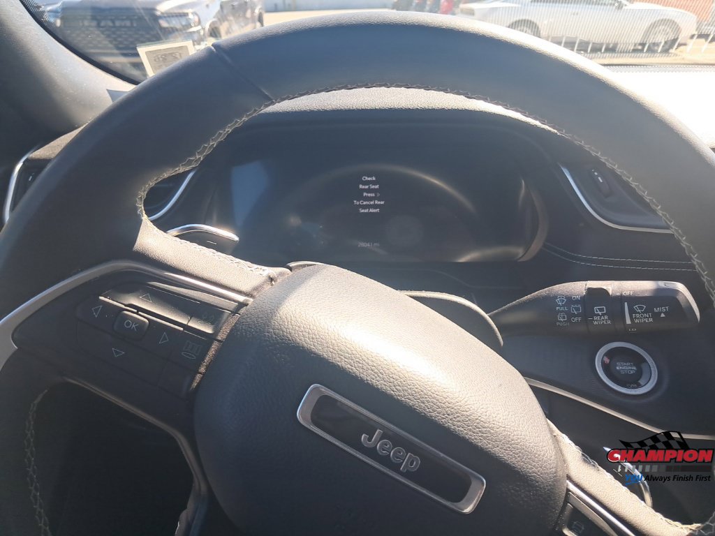 Used 2023 Jeep Grand Cherokee L Laredo AWD/4WD image 27