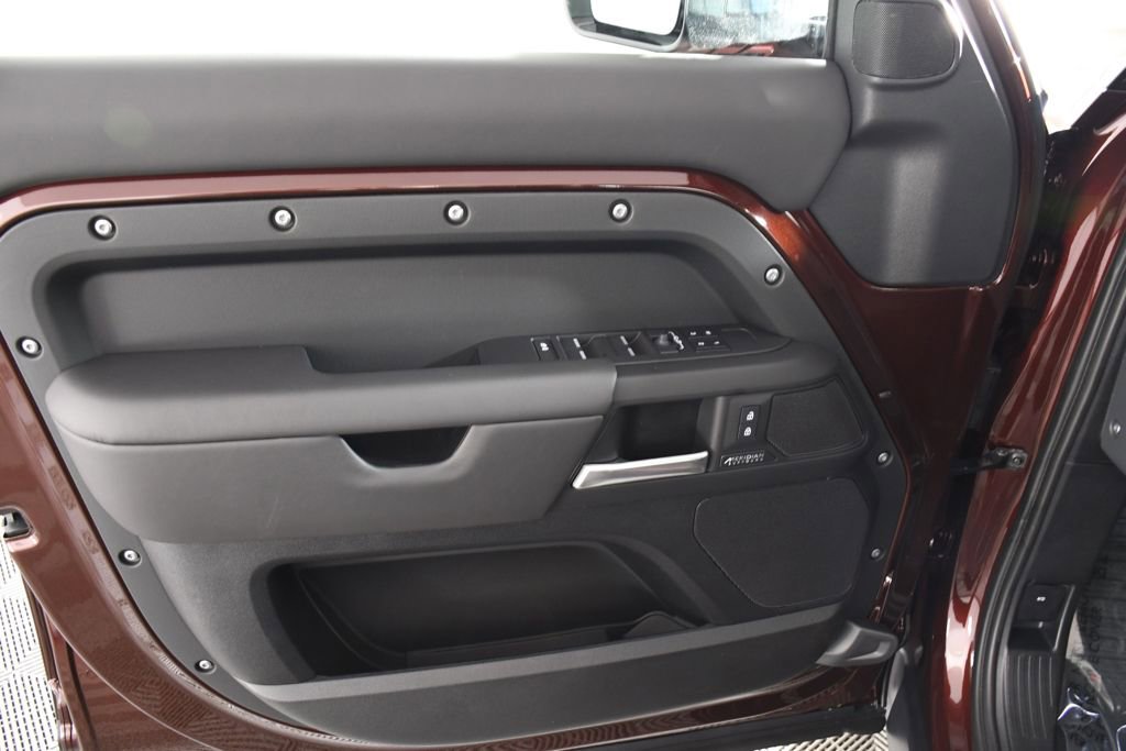 New 2026 Land Rover Defender 130 X-Dynamic SE AWD/4WD image 18
