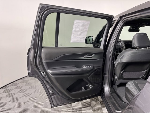 Used 2025 Jeep Grand Cherokee L Laredo image 38