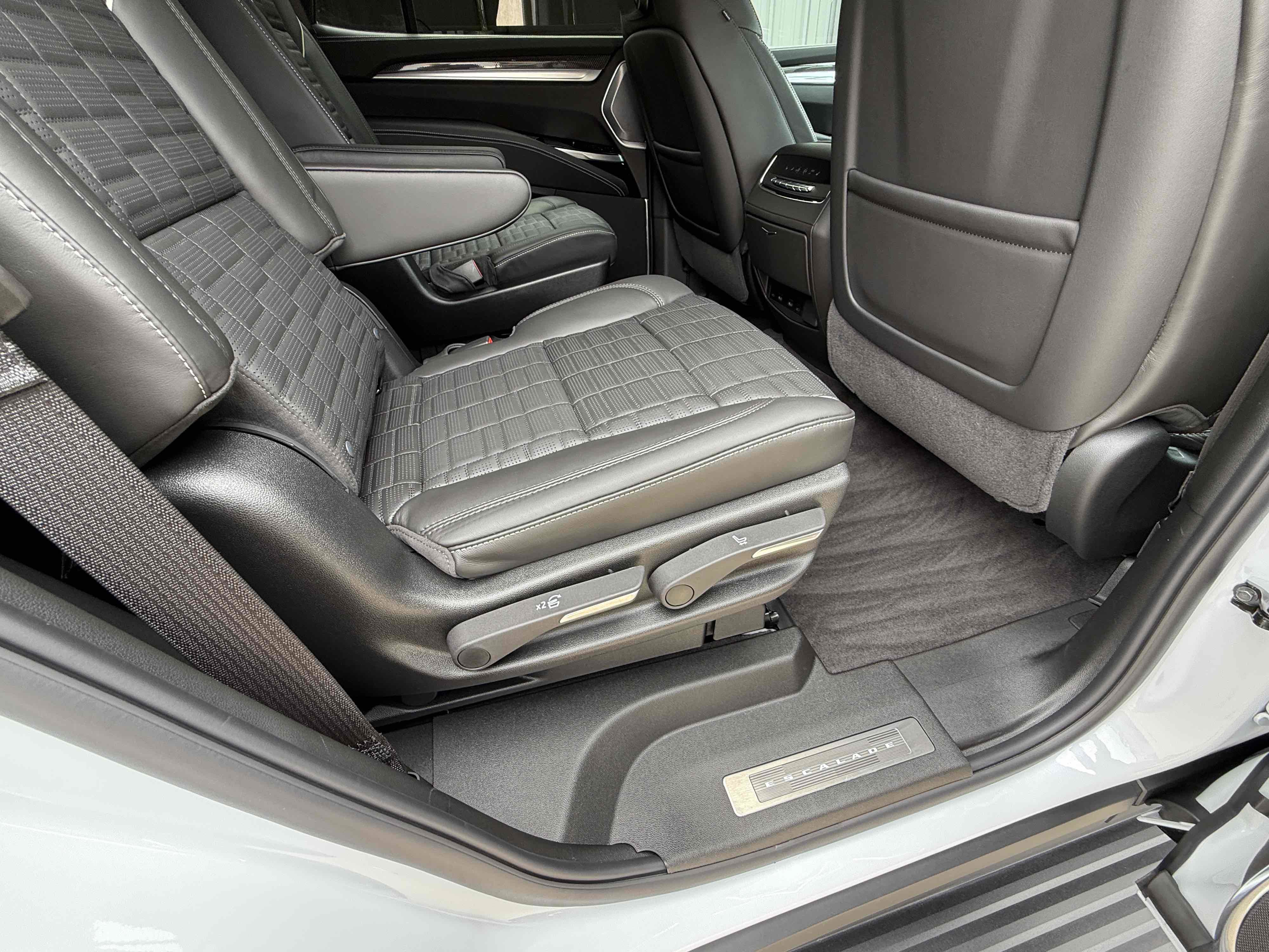 Used 2026 Cadillac Escalade V w/ LPO, ONYX Package AWD/4WD image 96