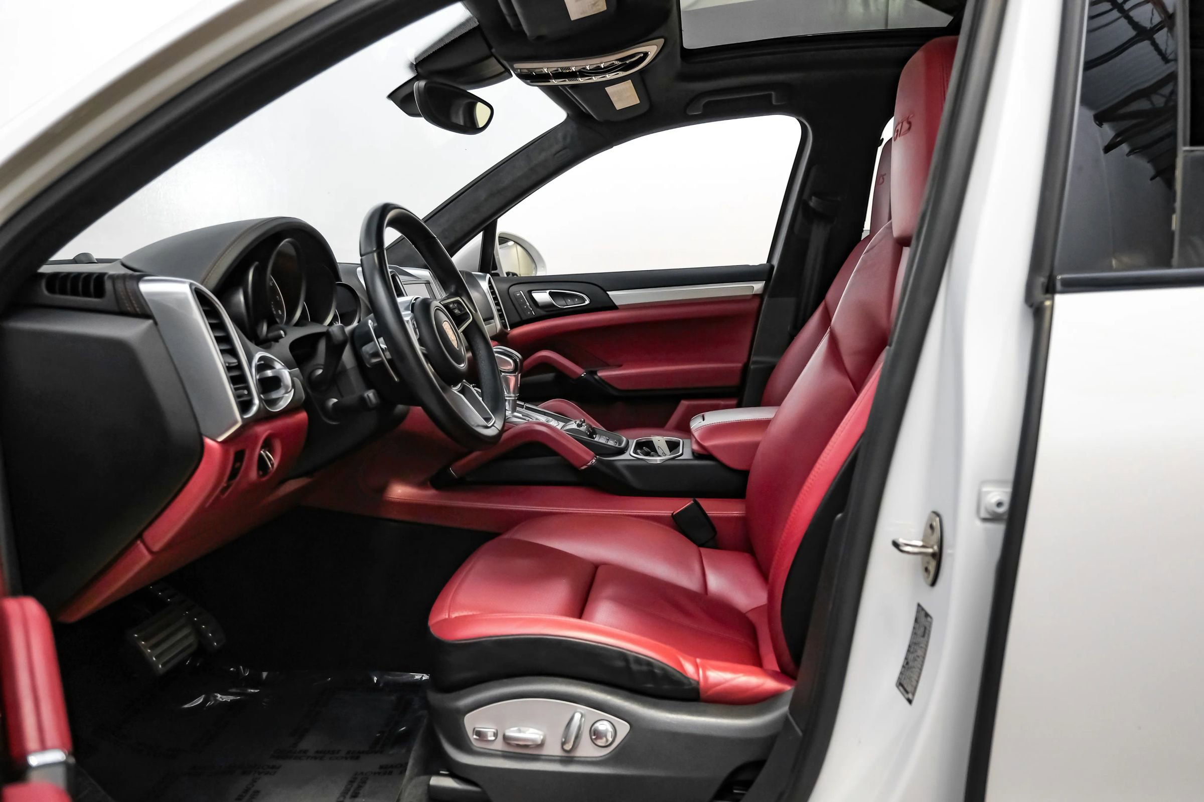 Used 2017 Porsche Cayenne GTS image 24