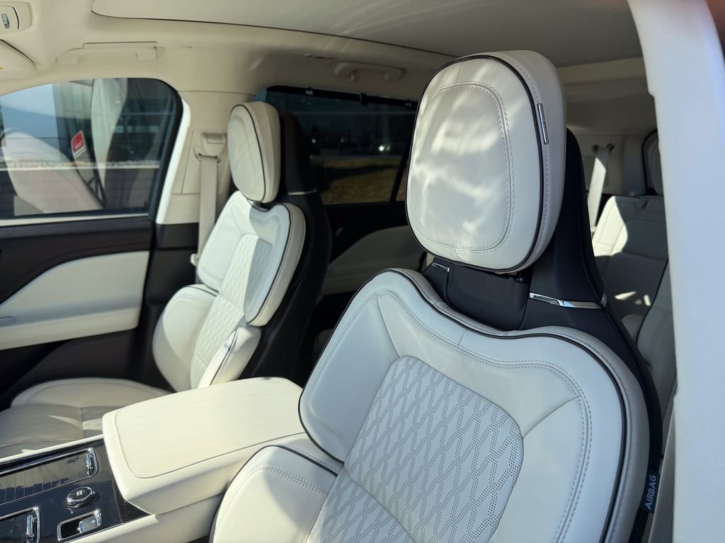 Certified 2023 Lincoln Aviator Black Label image 10