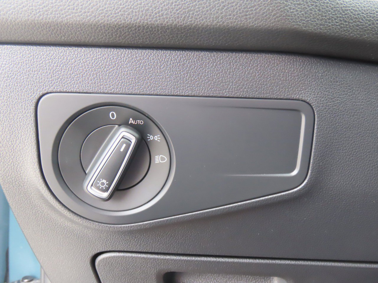Used 2021 Volkswagen Tiguan SE w/ Panoramic Sunroof Package FWD image 25