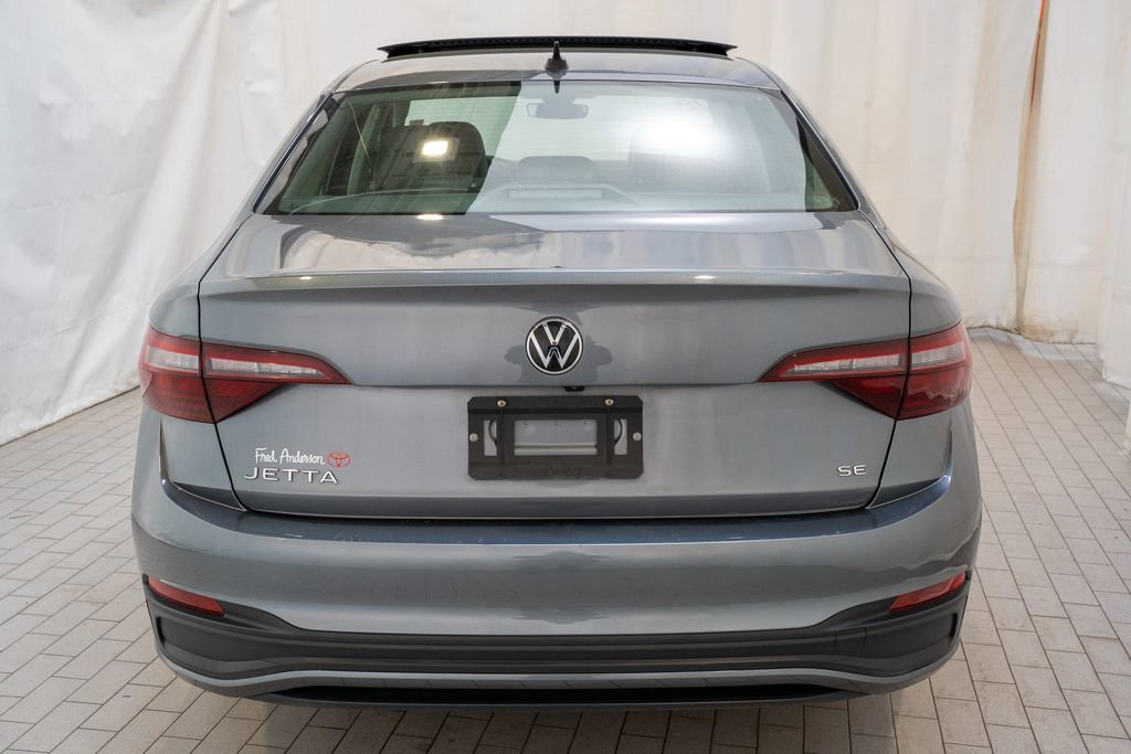 Used 2024 Volkswagen Jetta SE image 4