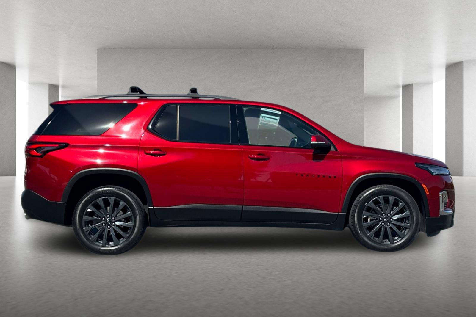 Used 2023 Chevrolet Traverse RS w/ LPO, Cargo Package AWD/4WD image 3