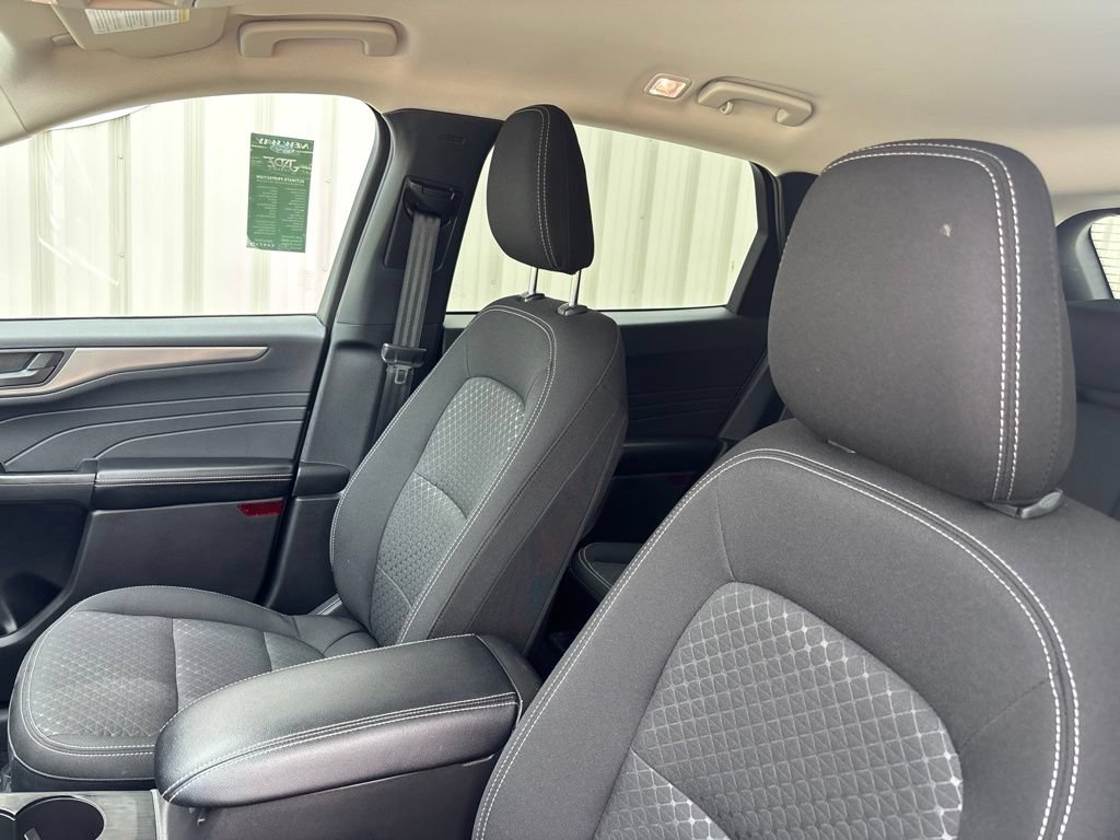 Used 2025 Ford Escape Active AWD/4WD image 21