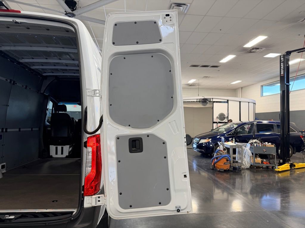 Used 2021 Mercedes-Benz Sprinter 2500 image 26