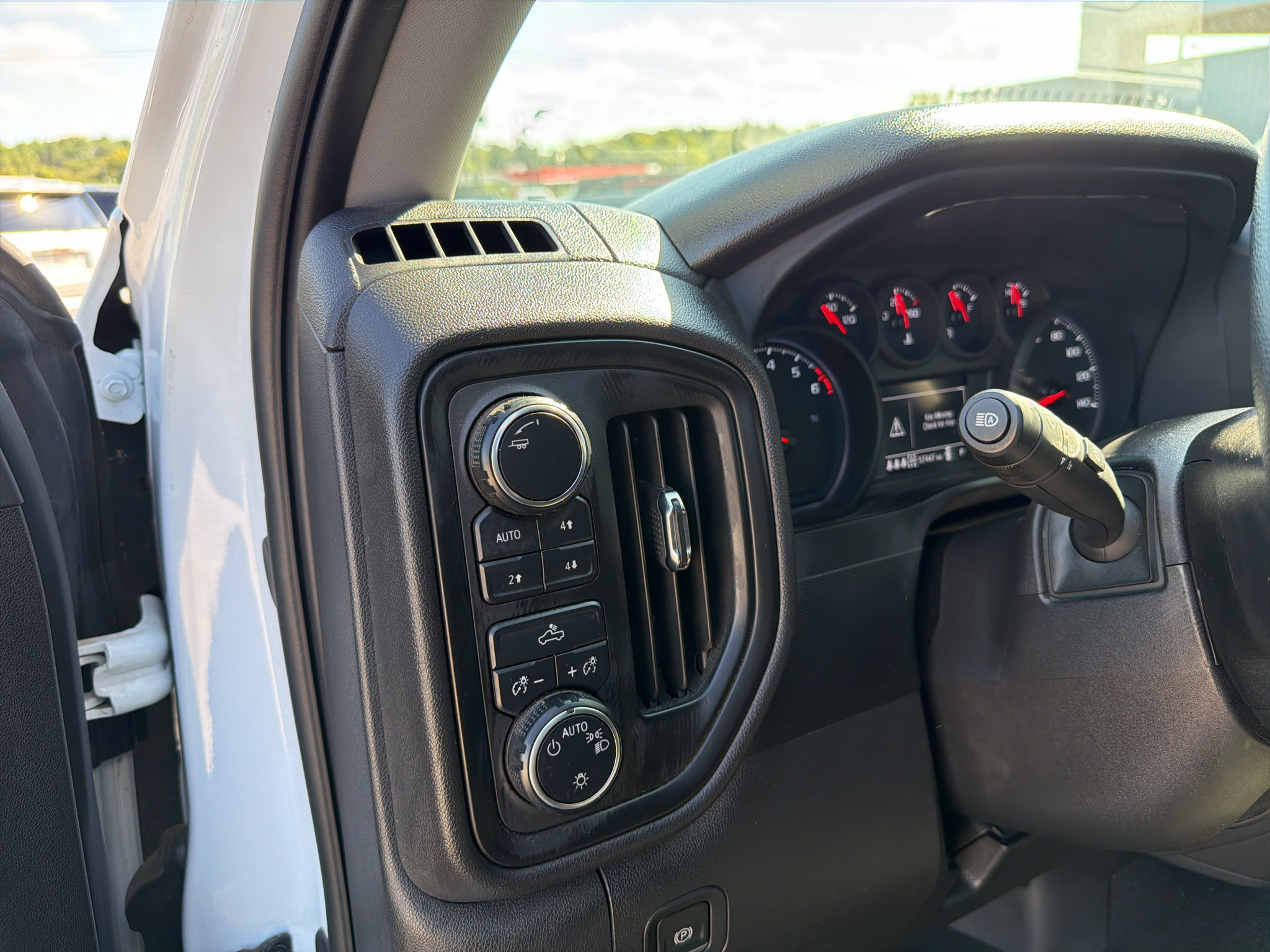 Used 2024 Chevrolet Silverado 1500 Custom Trail Boss w/ LPO, Dark Essentials Package AWD/4WD image 21