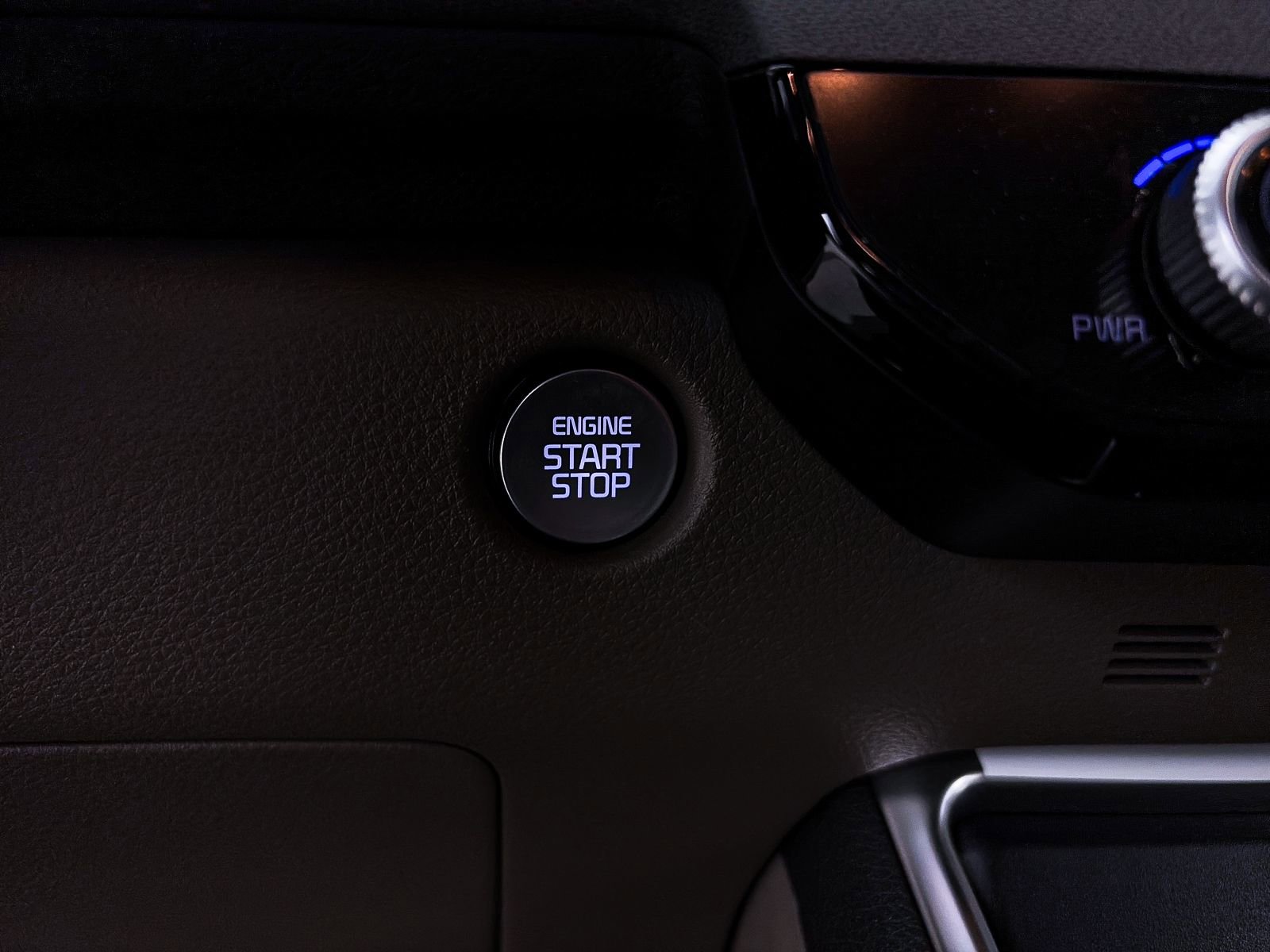 Used 2025 Kia Carnival EX FWD image 27