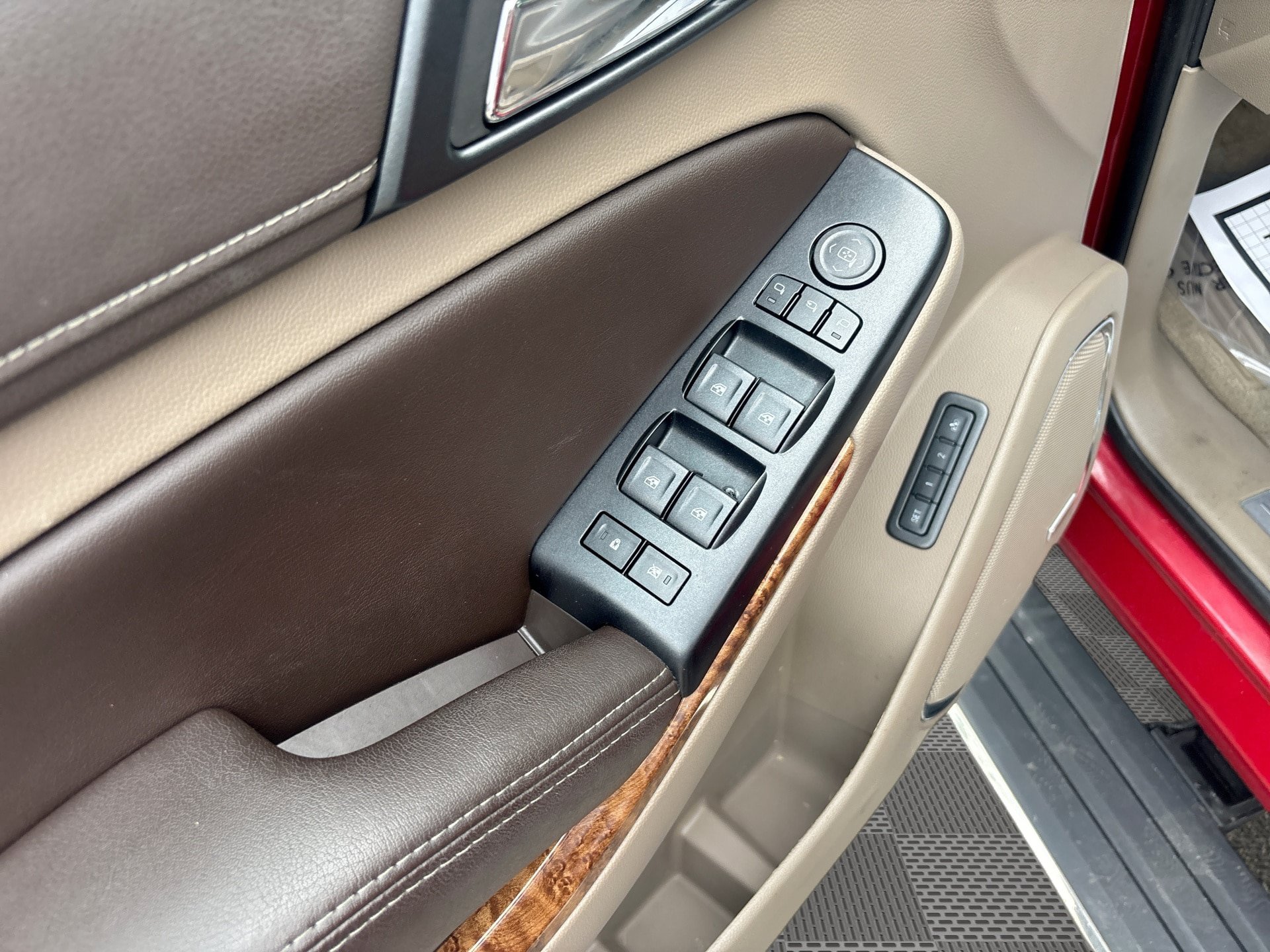Used 2015 Chevrolet Suburban LTZ AWD/4WD image 15