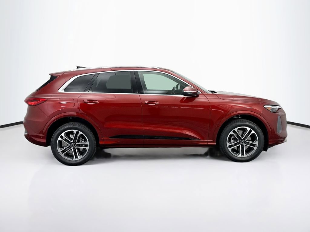 Certified 2025 Audi Q5 Premium Plus w/ Premium Plus image 5