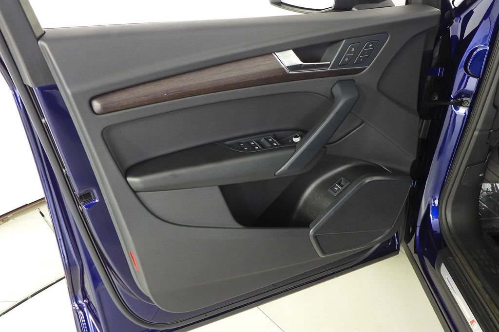 Used 2023 Audi Q5 2.0T Premium w/ Convenience Package image 11