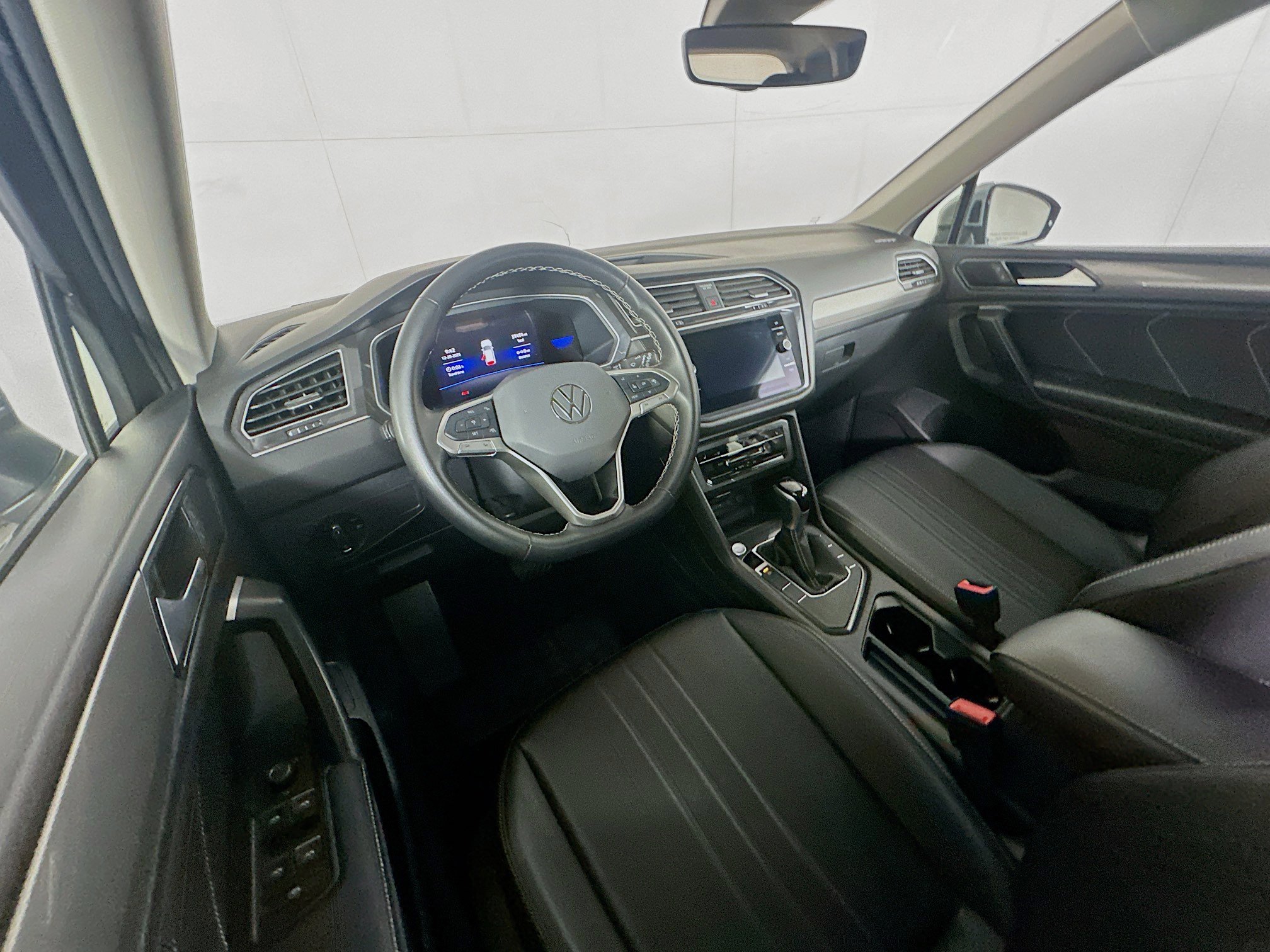 Used 2024 Volkswagen Tiguan SE image 18