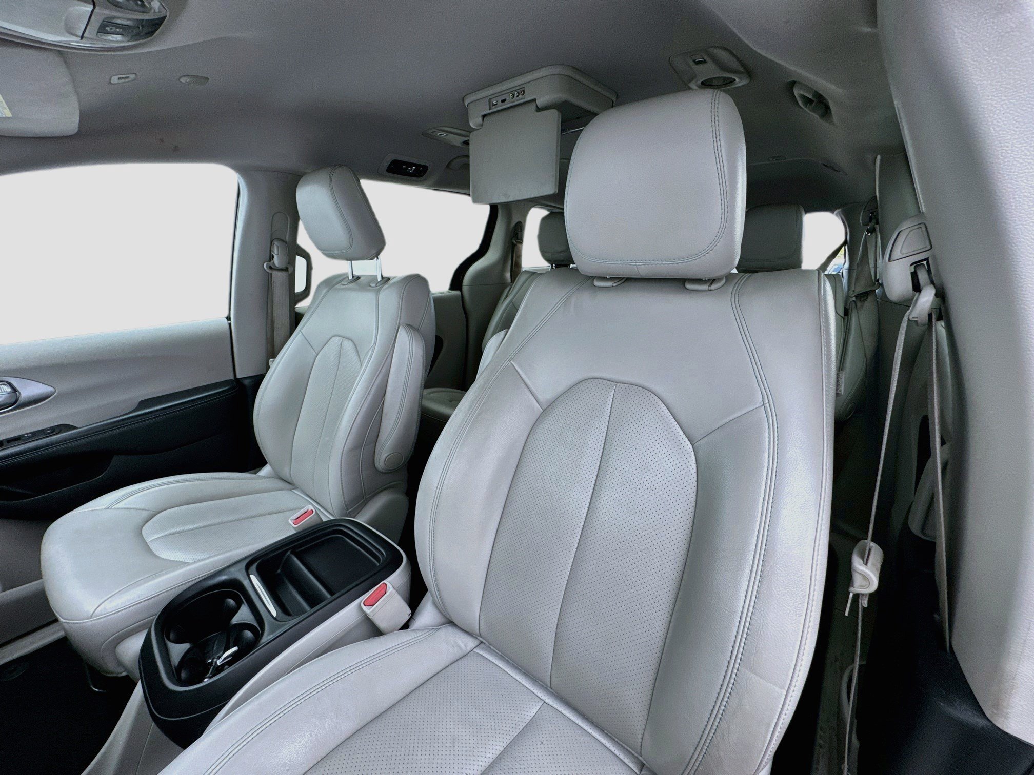 Used 2018 Chrysler Pacifica Touring-L FWD image 13