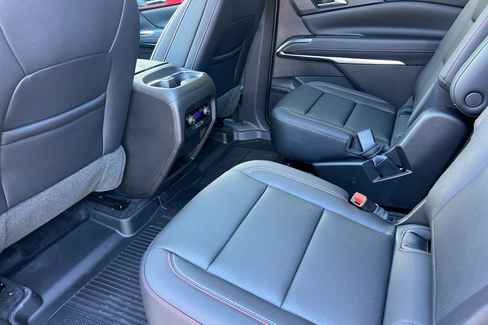 New 2026 Chevrolet Traverse Z71 w/ LPO, Floor Liner Package AWD/4WD image 12