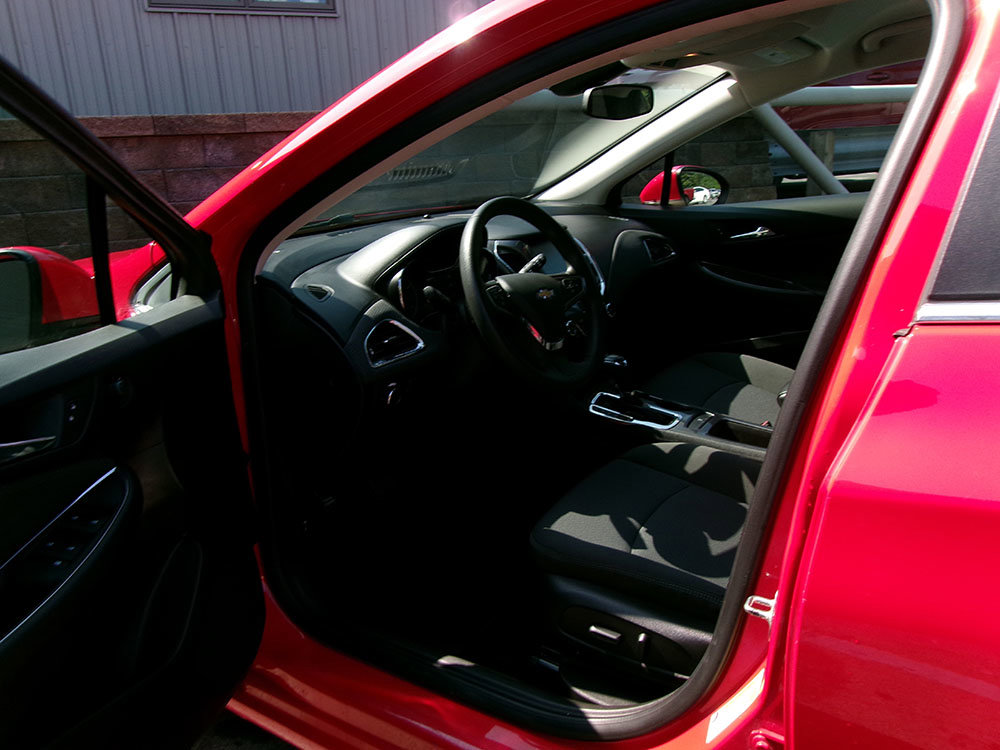 Used 2018 Chevrolet Cruze LT w/ Convenience Package image 12